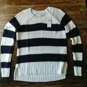 Abercrombie medium sweater NWT